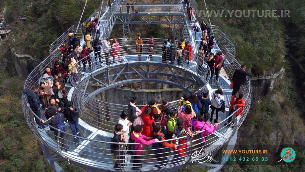 پل معلق شیشه ای نمای دره