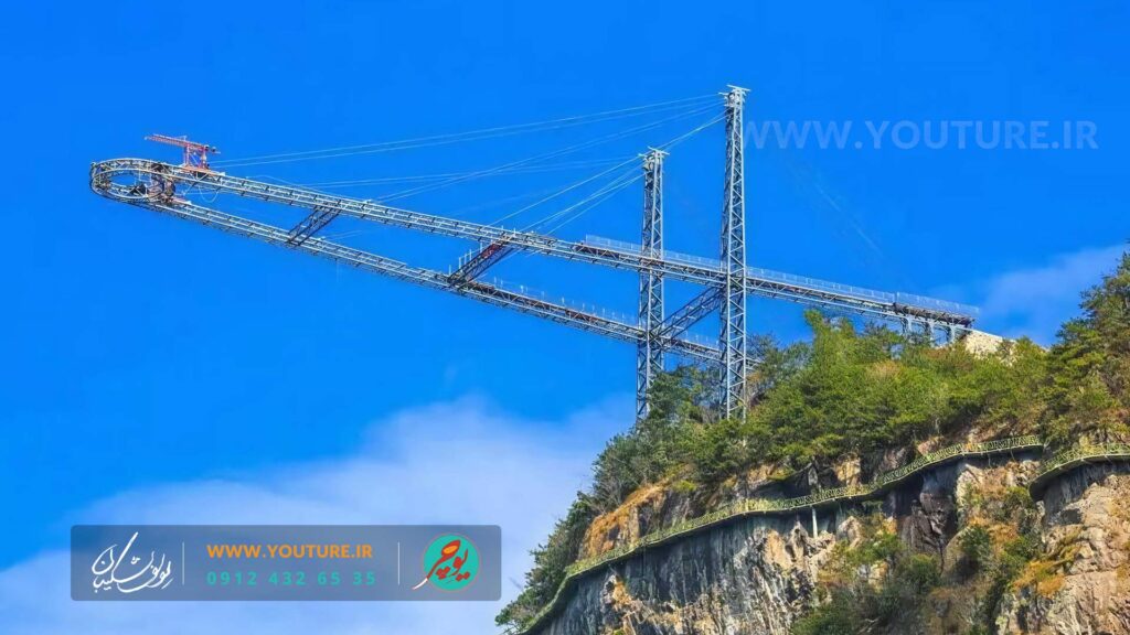 پل معلق شیشه ای نمای دره