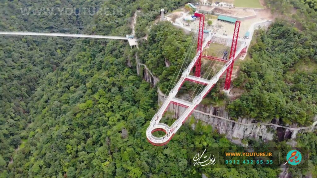 پل معلق شیشه ای نمای دره