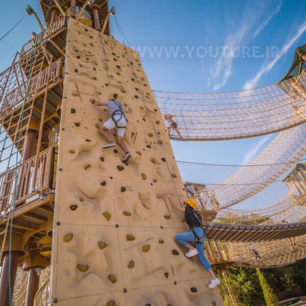 دیوراه صخره نوردی در پارک ماجراجویی