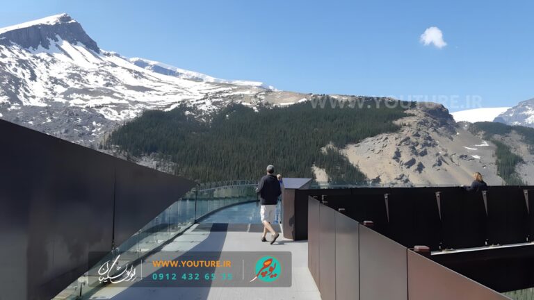 ورودی اصلی پل معلق شیشه ای Glacier Skywalk